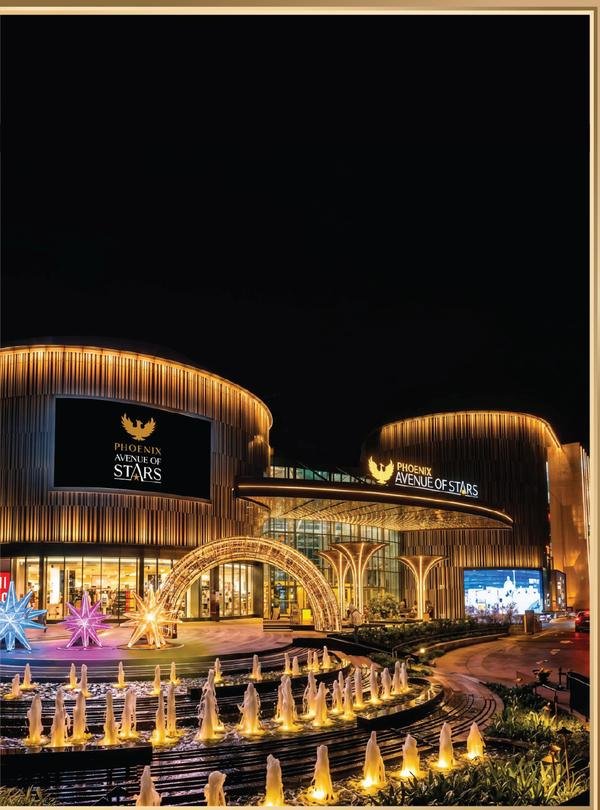 Retail and entertainment near Dhanori